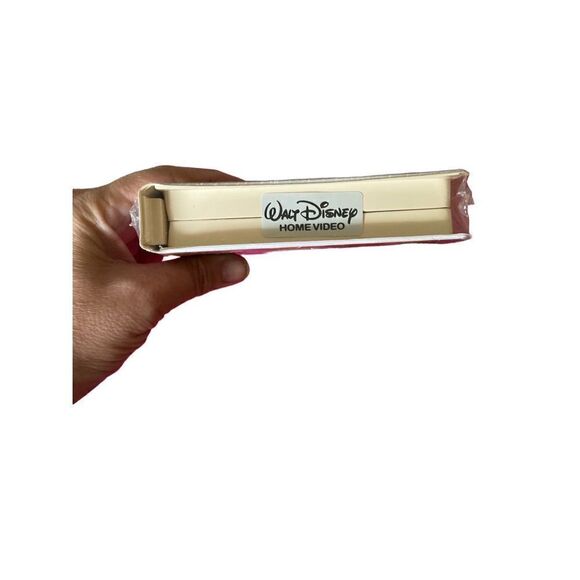 Walt Disney Aladdin, sealed new VHS black diamond clamshell rare - Picture 3 of 3